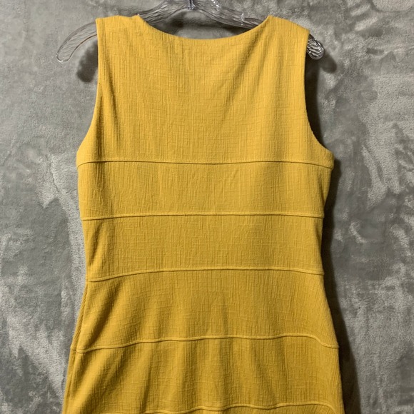 Enfocus Studio Yellow Sleeveless Sheath Dress Size 12 Flared Bottom Gold Buttons - Picture 8 of 15